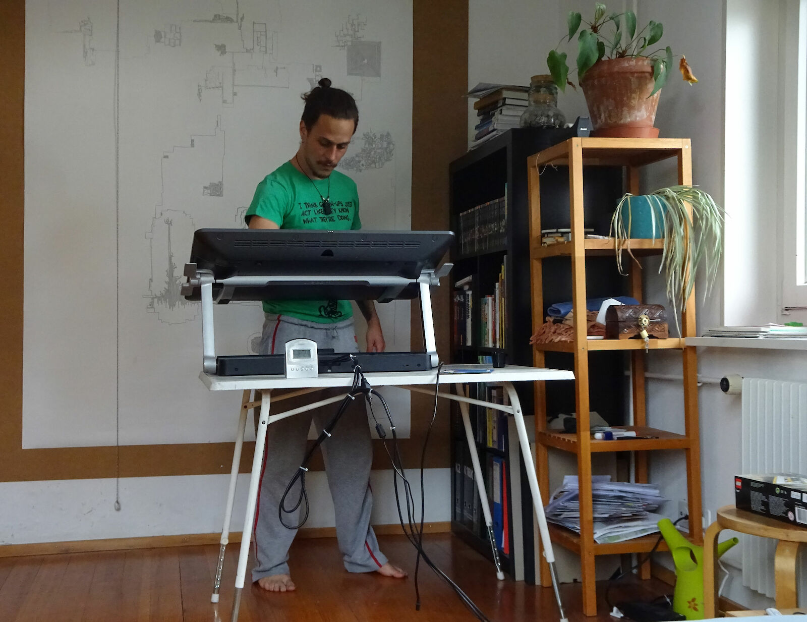 "Fundamental neu ausgerichtet" – in unserer HOMESTORY erzählen die Studierenden, wie sie zuhause arbeiten. Bild: Matthias Bernhardt